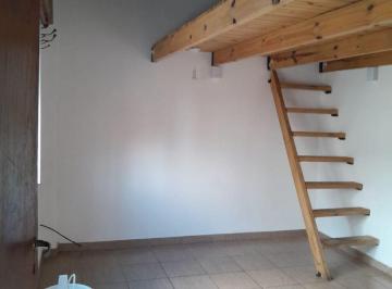 Departamento de 2 ambientes, General San Martín · Amplio PH Ambiente y Medio 1* Piso por Escalera
