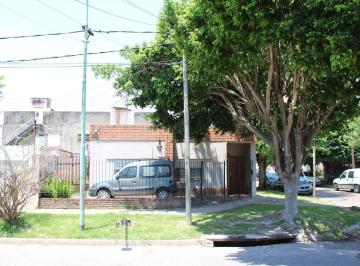 Casa · 75m² · 4 Ambientes · 1 Cochera · Venta Casa de 4 Ambientes en Lote Propio de 140 Mn en Esquina El Palomar