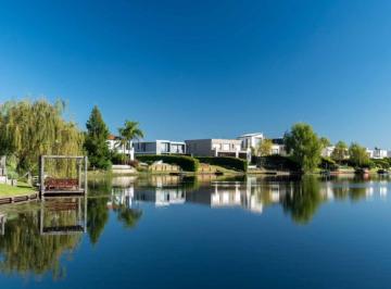 Terreno · 518m² · Terreno Lote en Venta en Casuarinas, Nordelta, Tigre