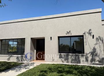 Casa · 131m² · 4 Ambientes · 2 Cocheras · Casa en Venta en San Ramón, Pilar del Este, Pilar