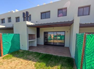 Casa · 106m² · 3 Ambientes · 1 Cochera · Vendo Duplex 2 Dorm. Docta Duplares Av Principal