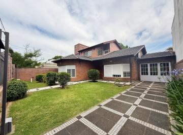Casa · 230m² · 7 Ambientes · 2 Cocheras · Casa en Villa Elisa
