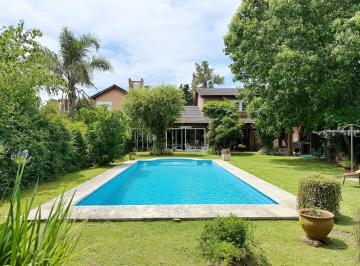 Casa · 230m² · 7 Ambientes · 2 Cocheras · Casa en Villa Elisa