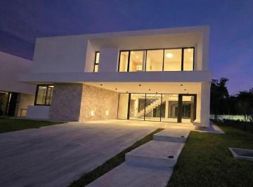 Casa · 350m² · 5 Ambientes · 4 Cocheras · Casa en Greenville Polo & Resort