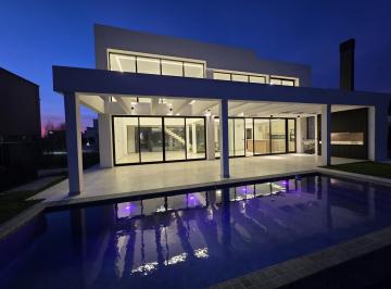 Casa · 350m² · 5 Ambientes · 4 Cocheras · Casa en Greenville Polo &amp; Resort