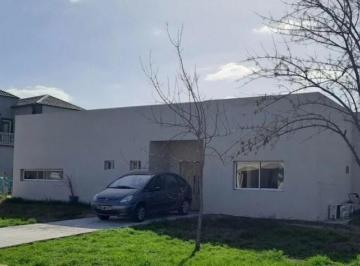 Casa · 190m² · 5 Ambientes · 2 Cocheras · Casa en Venta en El Molino Sur, Haras Santa Maria, Escobar