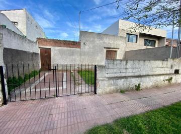 Departamento · 110m² · 2 Dormitorios · Latorre Prop. Vende PH Al Frente en Parque Luro.