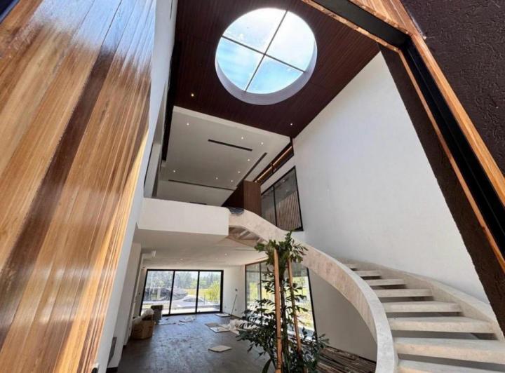 Casa · 550m² · 7 Ambientes · 2 Cocheras