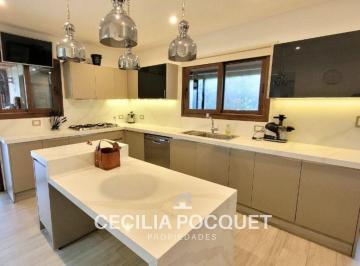 Casa · 236m² · 5 Ambientes · 2 Cocheras · Casa en Venta Santa Rita Canning