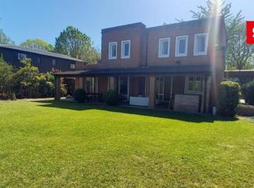Casa · 200m² · 4 Ambientes · 1 Cochera · Casa Venta, Lote Central, Barrio El Portillo