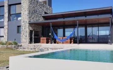 Casa · 240m² · 5 Ambientes · 2 Cocheras · Puerto del Aguila