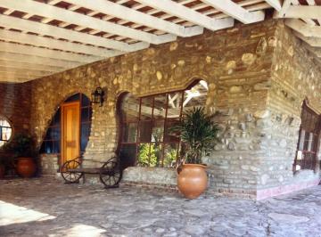 Casa · 370m² · 5 Ambientes · 2 Cocheras · Mendiolaza