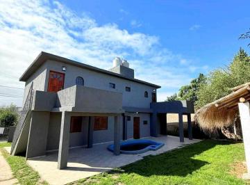 Casa · 200m² · 8 Dormitorios · 5 Cocheras · 🏖️ ¡Oportunidad de Inversión en Playas de Oro 🏡complejo