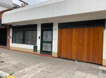Local comercial · 105m² · 2 Cocheras · Local a La Calle en Venta en Ramos Mejia