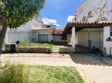 Casa · 280m² · 5 Ambientes · 1 Cochera · Casa en Venta en Ramos Mejia