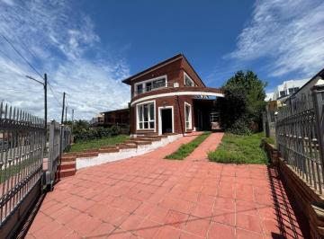 Casa · 182m² · 5 Ambientes · 4 Cocheras · Casa en Venta en Becciu Villa Carlos Paz