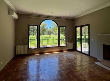 Casa · 356m² · 5 Dormitorios · 2 Cocheras · Casa en El Prestigioso Barrio Club de Campo