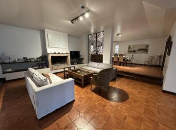Casa · 610m² · 9 Ambientes · Casa en Venta Ituzaingo Esquina Belgrano