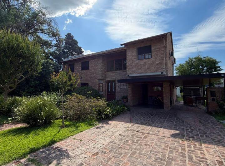 Casa · 170m² · 3 Ambientes · 2 Cocheras