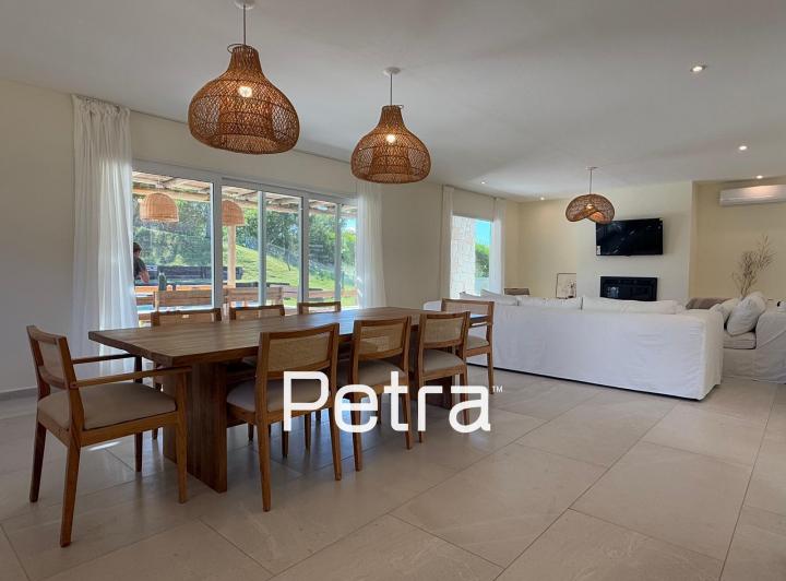 Casa · 231m² · 5 Ambientes · 1 Cochera