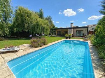 Casa · 140m² · 5 Ambientes · 2 Cocheras · Casa en San Agustin