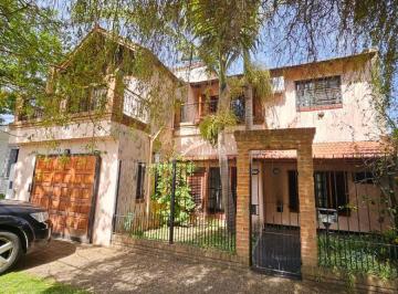 Casa de 5 ambientes, Lomas de Zamora · Excelente Chalet en 2 Plantas - Banfield Este