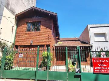 Casa · 256m² · 5 Ambientes · 2 Cocheras · Chalet de Categoria con Diseño Clasico