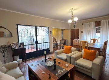 Casa · 217m² · 6 Ambientes · 1 Cochera · Casa 3 Dor C/ Patio y Cochera - Maipu Secc 2