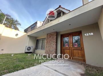 Casa · 321m² · 5 Ambientes · 2 Cocheras · Casa en Venta | Urquiza N°1218 Entre 12 de Octubre y Constitución | Escobar
