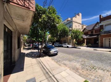 Casa de 6 ambientes, Parque Chacabuco · Casa con Quincho y Terraza. Apto Credito