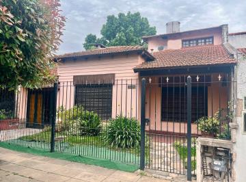Casa · 147m² · 4 Ambientes · 1 Cochera · Castelar, Parque Ayerza, Chalet con Tres Dorm.