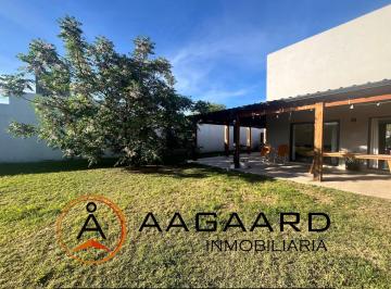 Casa · 220m² · 6 Ambientes · 3 Cocheras · Tejas Tres Casa en Venta 4 Dorm. Uno en Planta Baja Apto Crédito