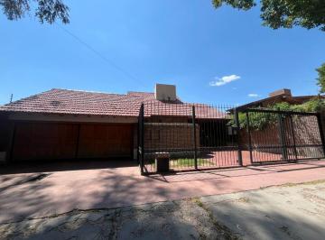 Casa de 6 ambientes, Mayor Drummond · Gran Casa en Venta. Sobre Calle San Martín, Drummond, Luján, Mendoza
