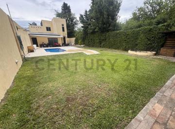Casa · 225m² · 6 Ambientes · 6 Cocheras · Venta Casa 6 Amb en Parque Leloir - Acepta Permuta