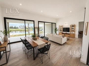 Casa · 259m² · 6 Ambientes · 4 Cocheras · Casa en Venta Al Rio