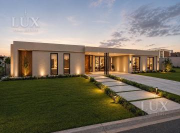 Casa · 259m² · 6 Ambientes · 4 Cocheras · Casa en Venta Al Rio
