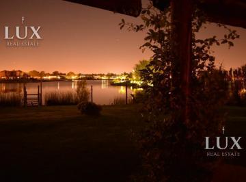 Casa · 175m² · 6 Ambientes · 4 Cocheras · Casa en Venta a La Laguna