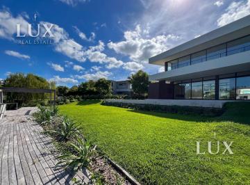 Casa · 515m² · 8 Ambientes · 4 Cocheras · Casa en Venta con 4 Habitaciones en Suite con Amarra en El Yacht, Nordelta