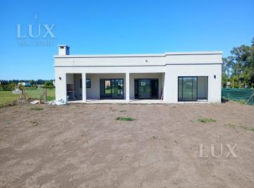 Casa · 175m² · 4 Ambientes · 2 Cocheras · Casa en Venta 4 Ambientes en Campana