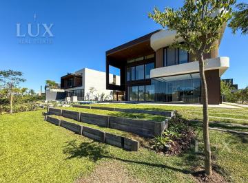 Casa · 550m² · 6 Ambientes · 4 Cocheras · Casa en Venta con 4 Habitaciones en El Yacht, Nordelta