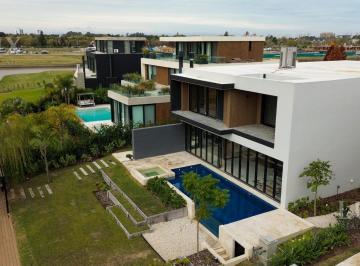 Casa · 550m² · 6 Ambientes · 2 Cocheras · Casa en Venta con 5 Habitaciones en Suite en El Yacht, Nordelta