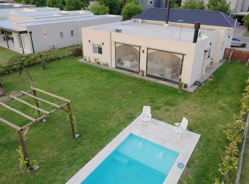 Casa · 180m² · 5 Ambientes · 1 Cochera · Casa en Venta 5 Ambientes con Pileta Galeria Parrilla El Canton