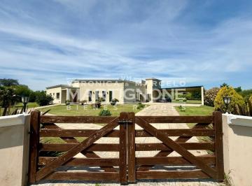 Casa · 180m² · 5 Ambientes · 3 Cocheras · Casa en Venta en Club de Campo La Ranita, Partido de Luján