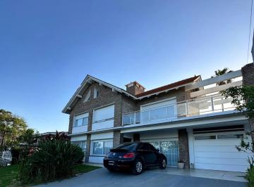 Casa de 25 ambientes, Rosario · Impresionante Propiedad con Piscina Tipo Playa! en Alberdi!