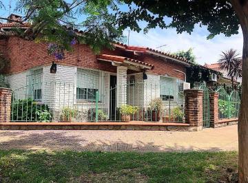 Casa de 3 ambientes, Morón · Chalet en Barrio Guemes en Esquina Para Modernizar - Venta Directa Inmejorabler Lugar