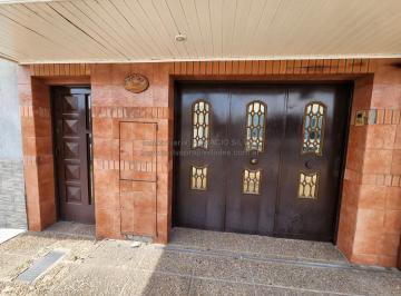 PH · 150m² · 3 Ambientes · 1 Cochera · Amplio P. H. Tipo Casa en Planta Baja / Lanus Oeste