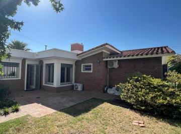 Casa · 181m² · 7 Ambientes · 3 Cocheras · Casa 3 Dor C/ Patio - Cerro de Las Rosas