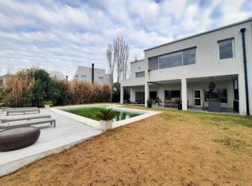 Casa · 375ha · 7 Ambientes · 2 Cocheras · Casa en Alq. Temporario en Santa Clara, Villanueva, Tigre