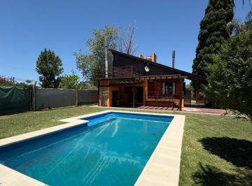 Casa · 90m² · 3 Ambientes · 1 Cochera · Casa - Pueblo Esther