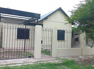 Casa de 3 ambientes, Lomas de Zamora · Hermoso Chalet (Apto Créd.) Picún Leufú 1272. Lomas de Zamora